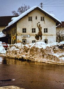 Dorfschmiede des Königs wird zur „Mode im Schmiedhaus“